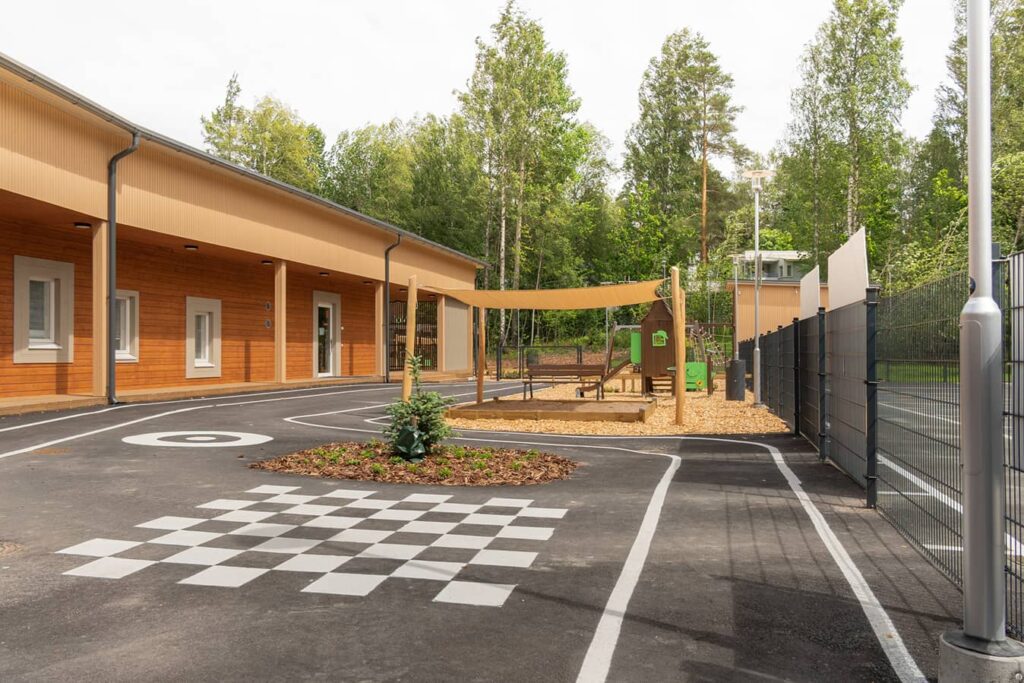 Kaunismetsä-12 1